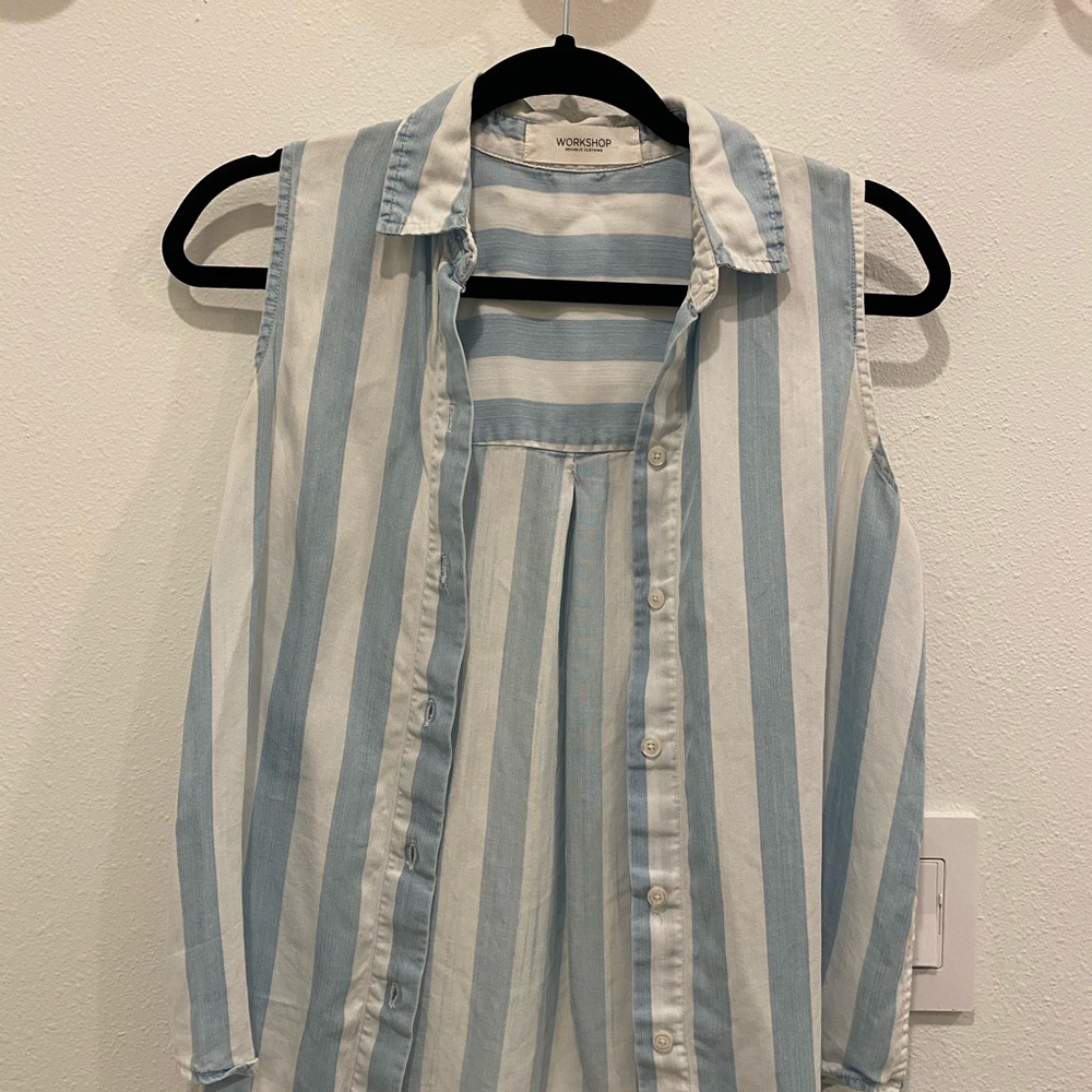 Sleeveless workshop button down